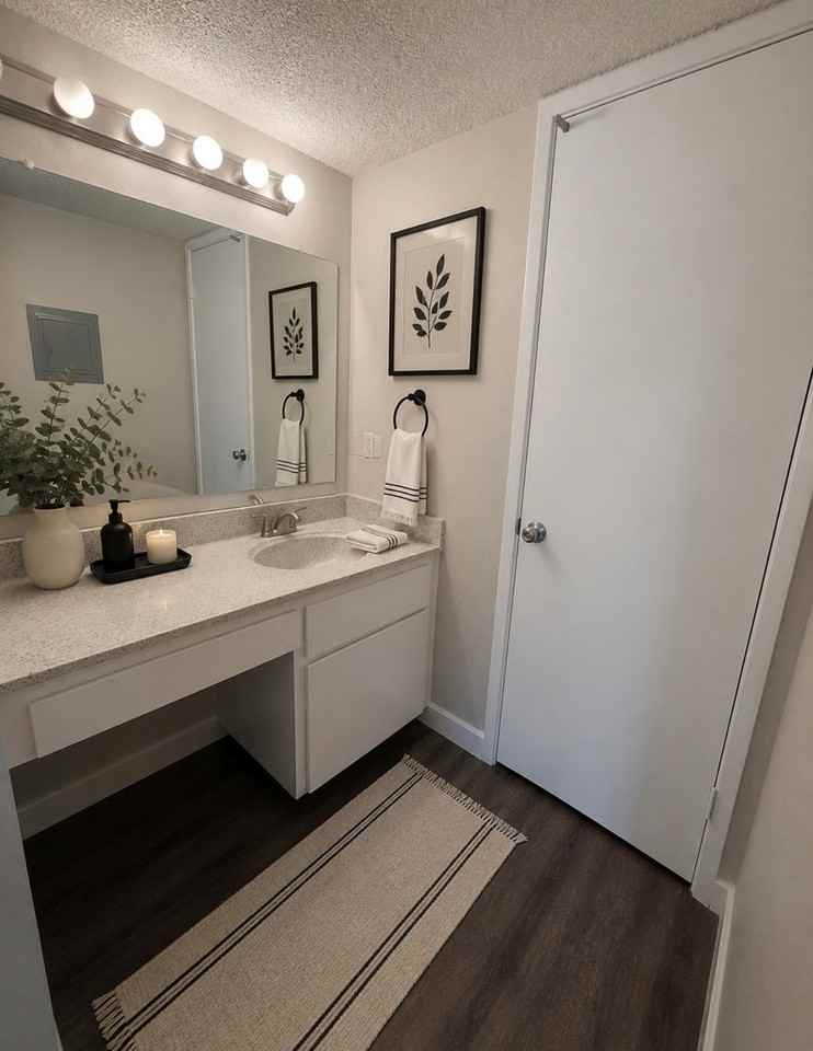 709 - Oakpoint Apartments - Photo 6 of 14