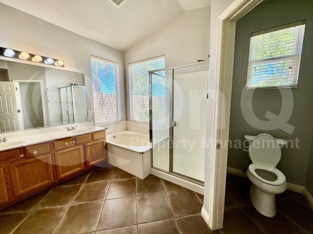 826 W Carob Dr - Photo 6 of 23