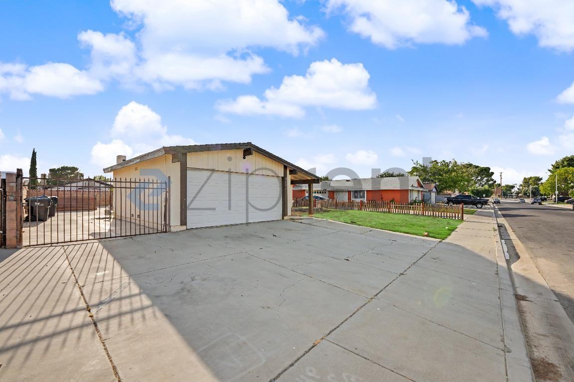44283 Raysack Ave - Photo 2 of 16