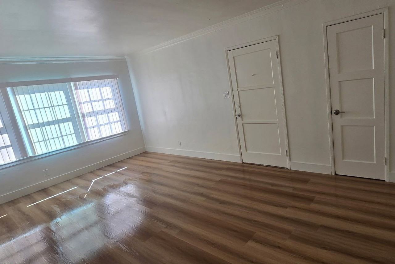 1631 1/4 S Bronson Ave - Photo 2 of 9