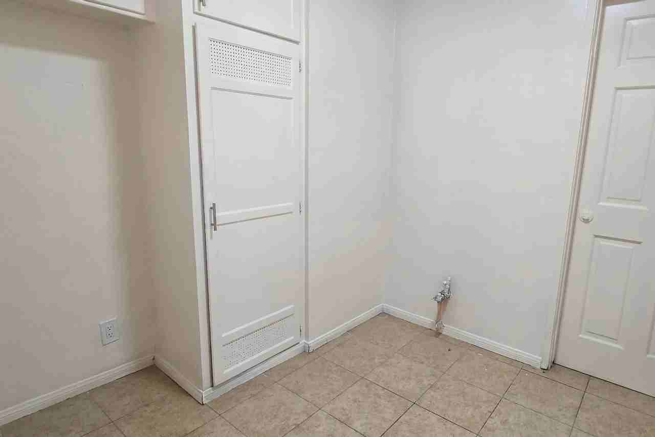1631 1/4 S Bronson Ave - Photo 5 of 9