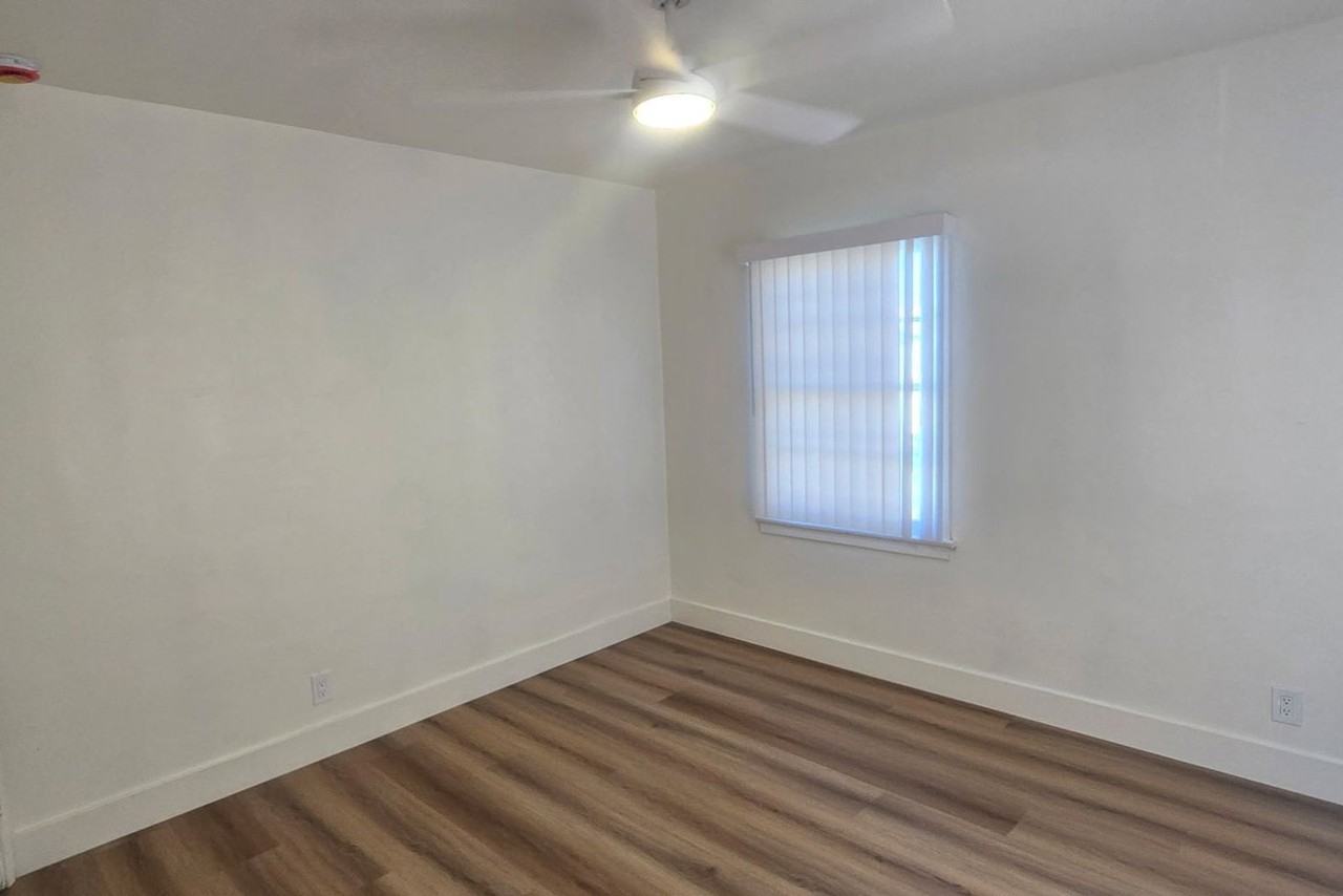 1631 1/4 S Bronson Ave - Photo 7 of 9