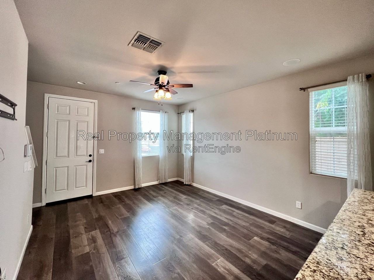 1502 N Reunion Way - Photo 3 of 21