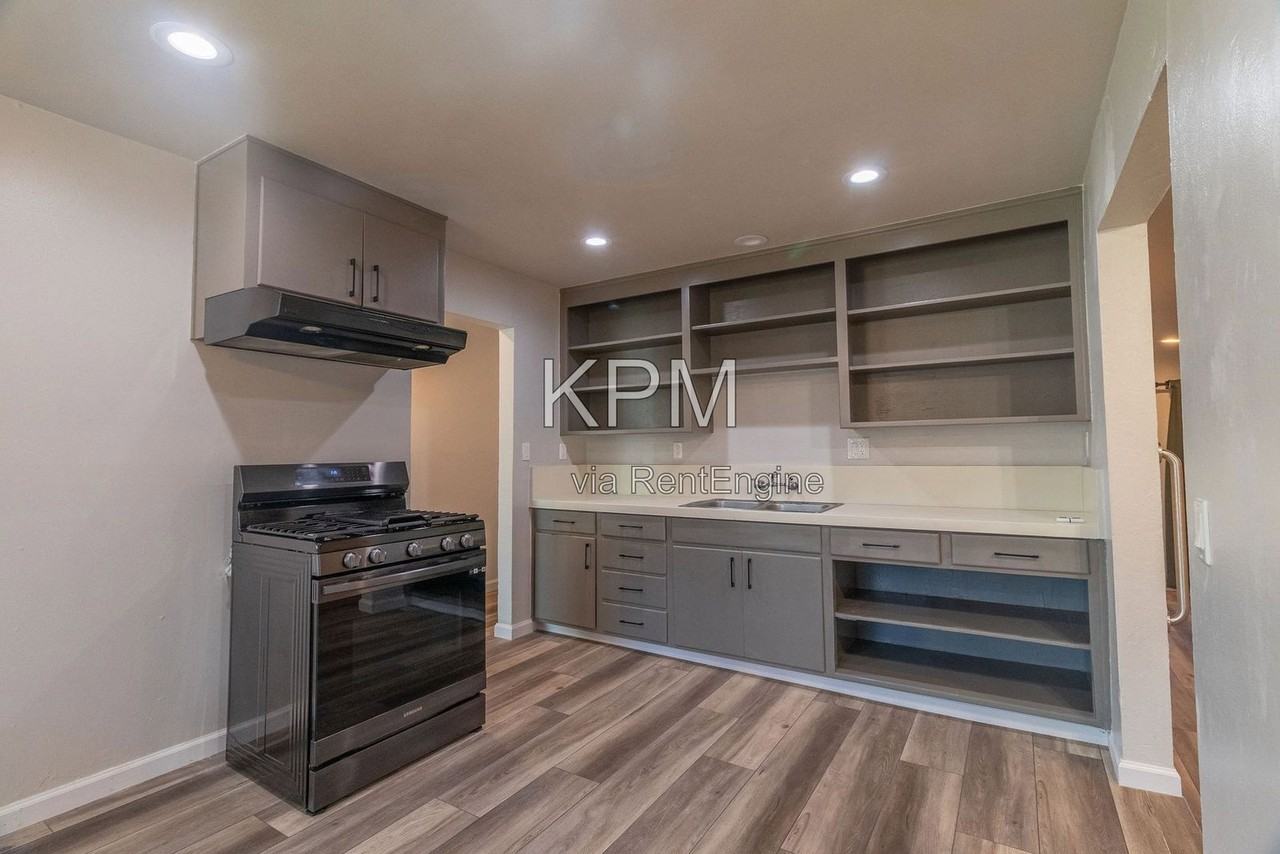4248 E 4th St - Photo 5 of 23