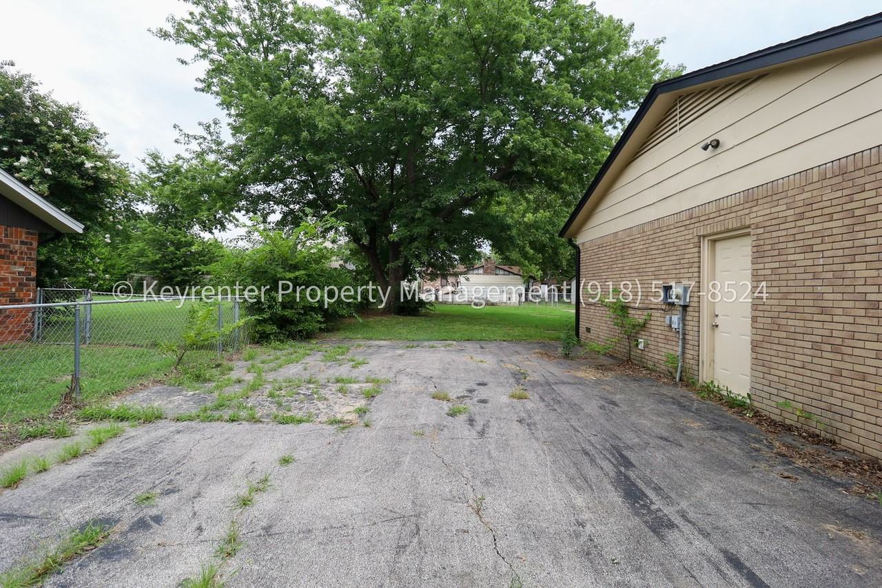 11621 N 103rd East Ave - Photo 5 of 39