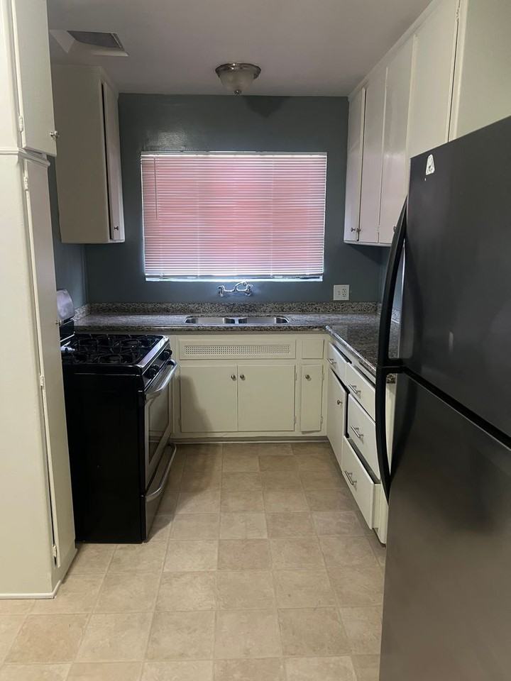 4134 1/4 Somerset Dr - Photo 2 of 5