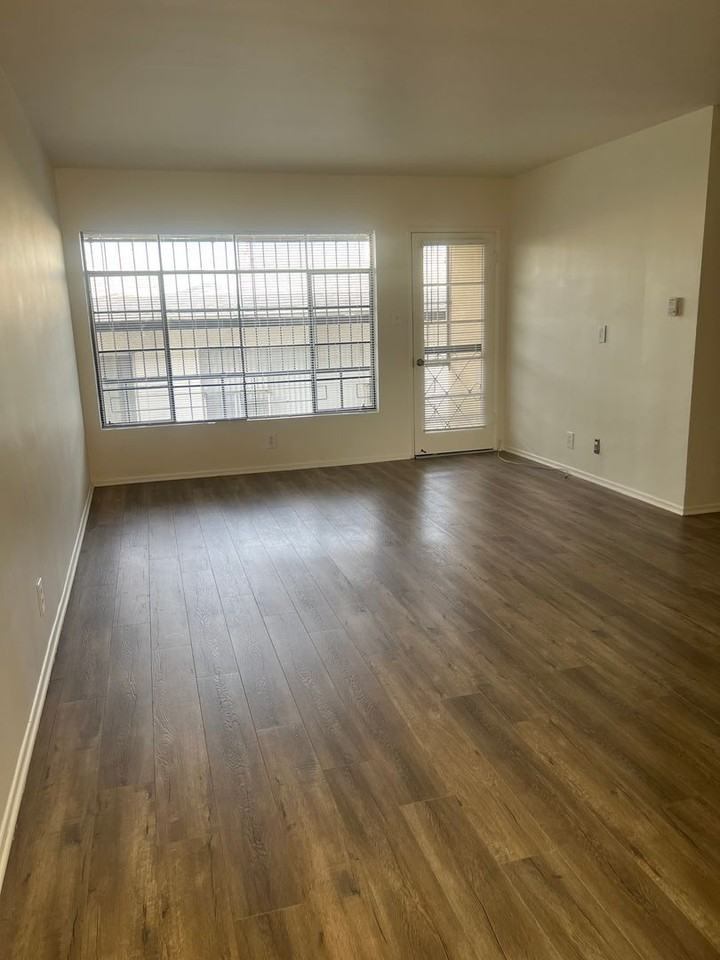4134 1/4 Somerset Dr - Photo 4 of 5