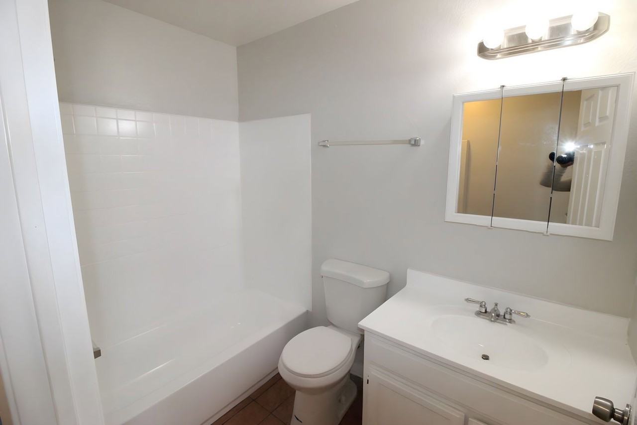 1508 W Florence Ave #5A - Photo 4 of 4