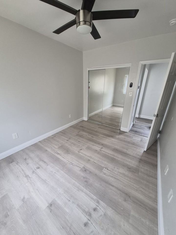 153 1/2 E 62nd St - Photo 3 of 5