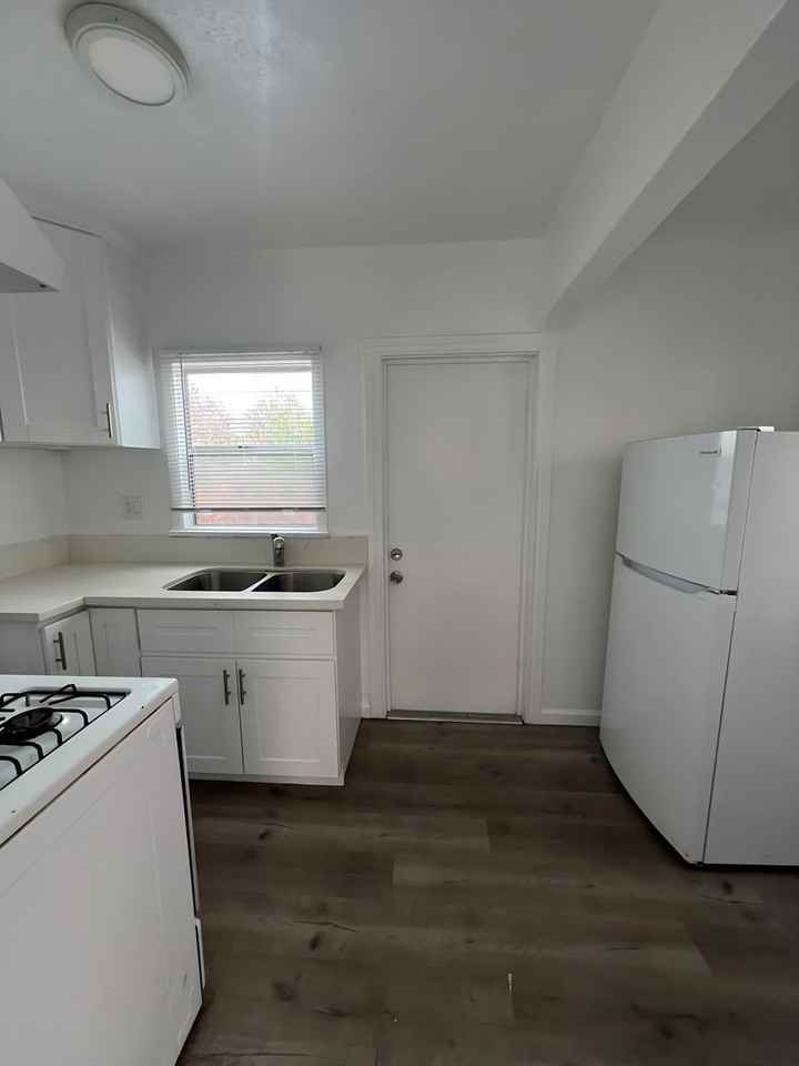 540 W 49th St #540A - Photo 3 of 7