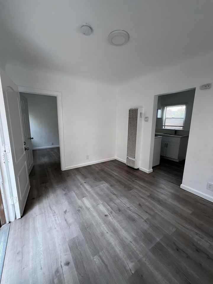 540 W 49th St #540A - Photo 4 of 7