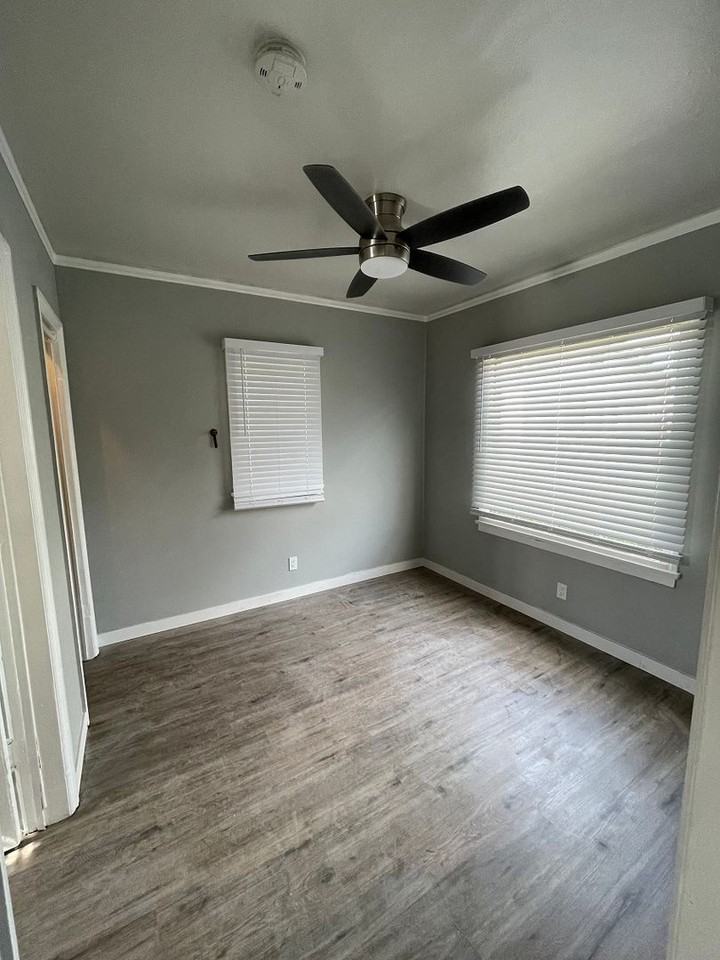 241 W 80th St - Photo 3 of 5