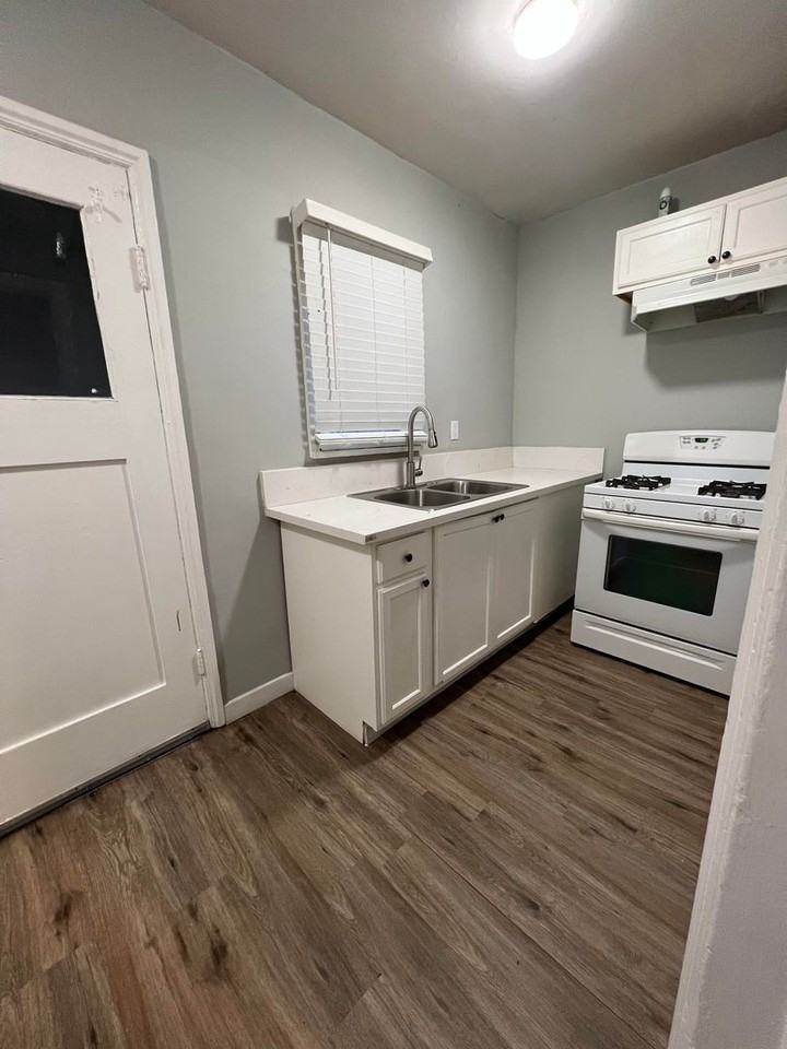 241 W 80th St - Photo 4 of 5