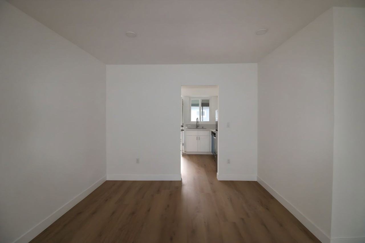 9009 Ramsgate Ave - Photo 7 of 8