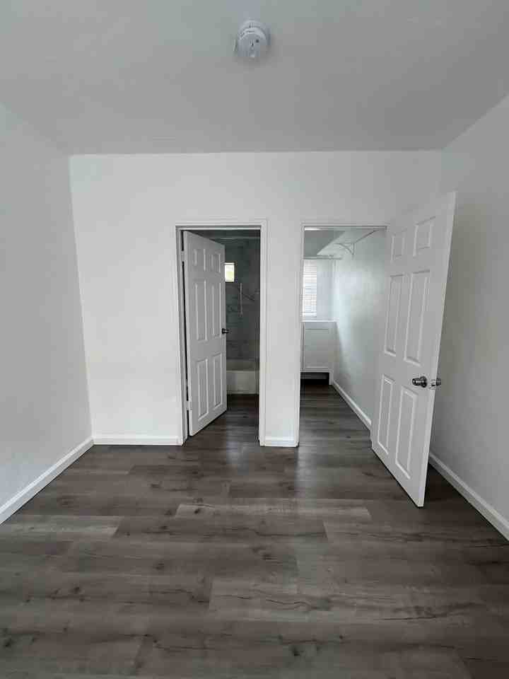 542 W 49th St - Photo 2 of 7