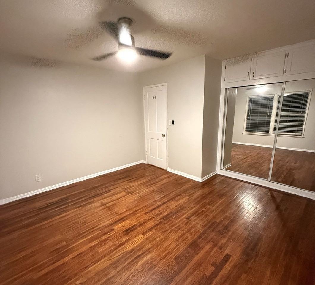 10617 Oxnard St #6 - Photo 5 of 7