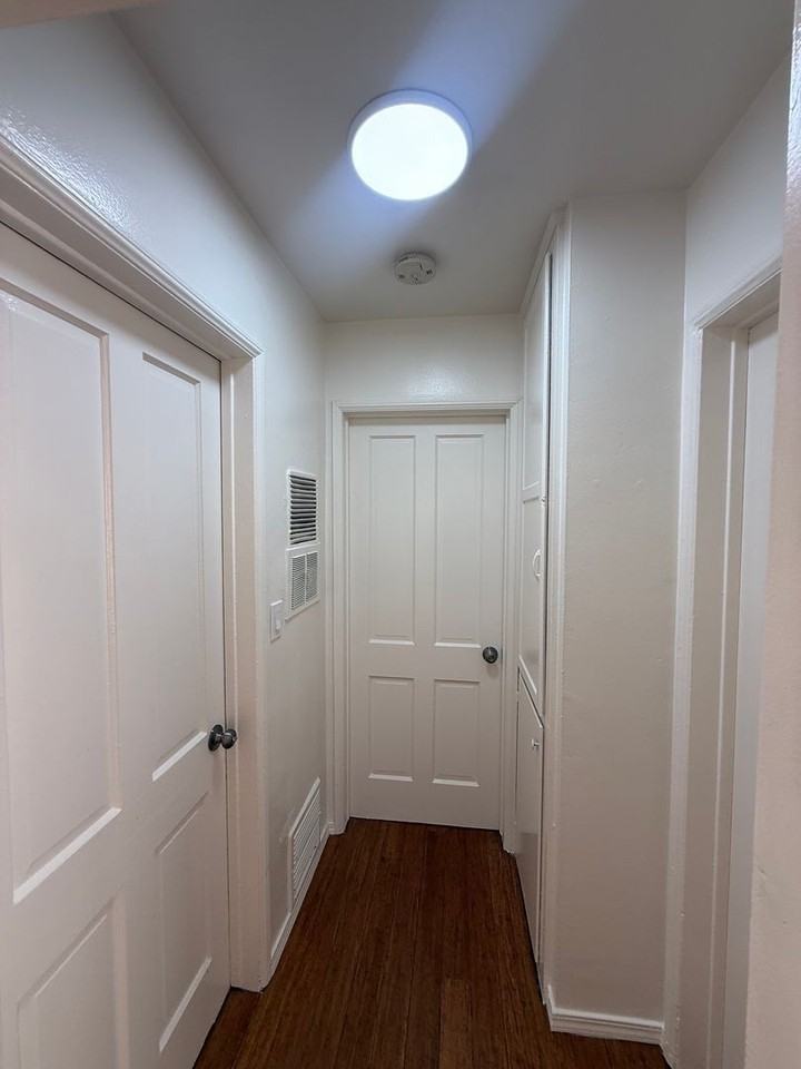 10617 Oxnard St #6 - Photo 6 of 7