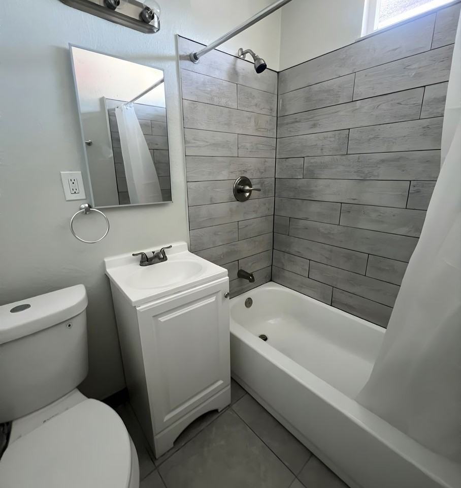 3421 W Florence Ave #4 - Photo 6 of 6