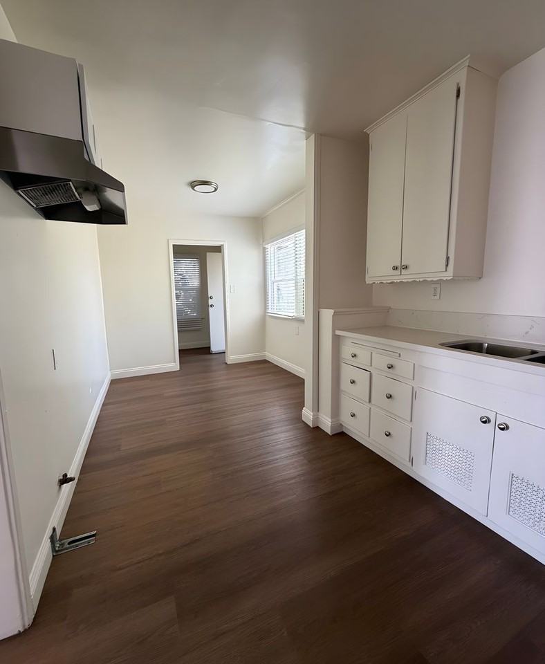 8141 S Hoover St - Photo 3 of 6