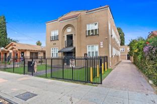 839 W 43rd Pl #4 - Photo 1 of 1