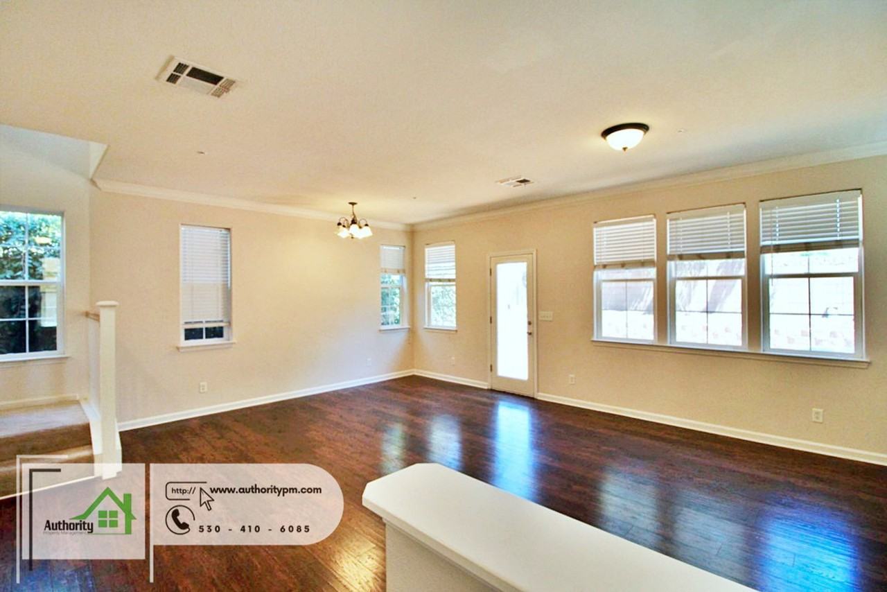 2109 Vienna Way - Photo 2 of 25