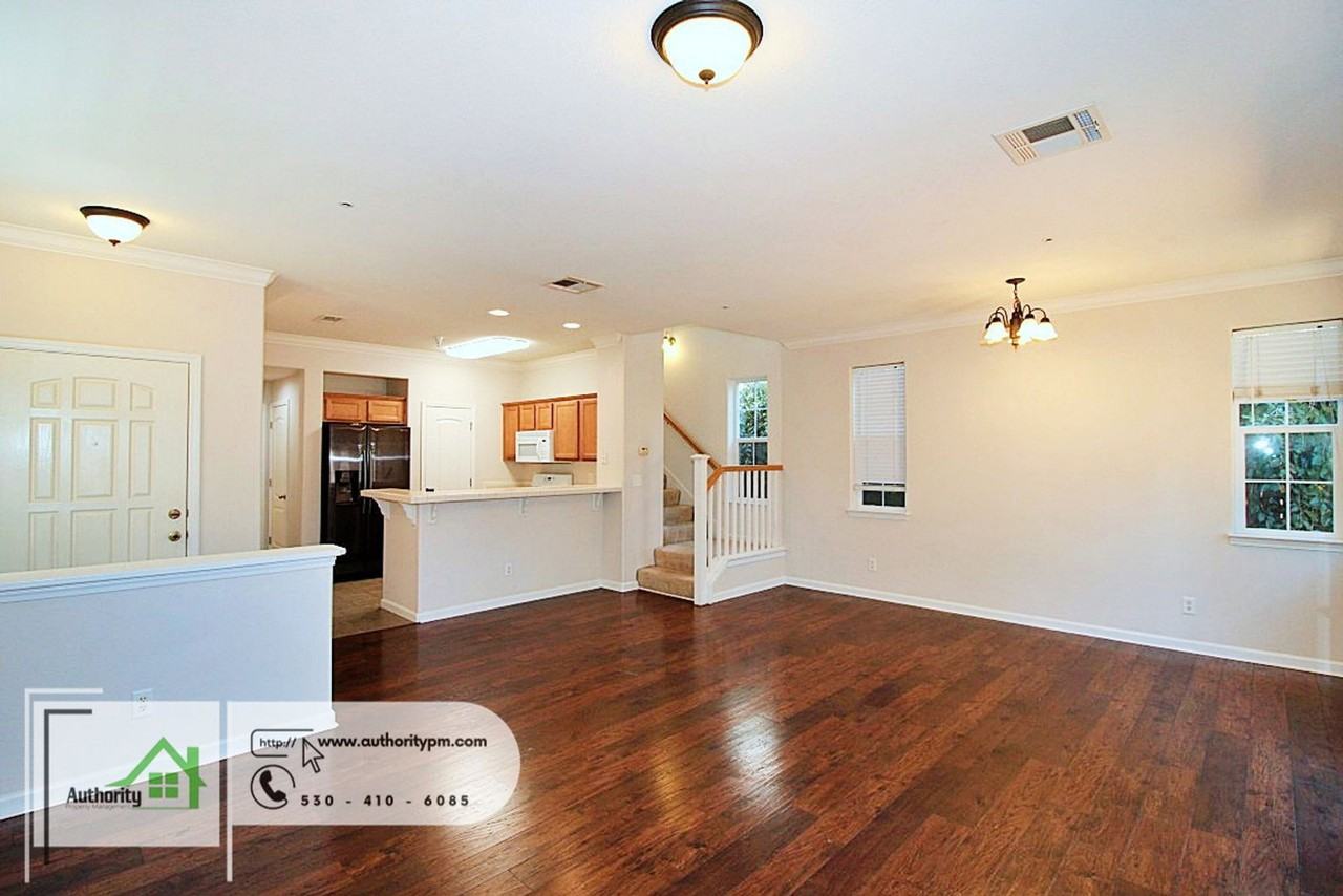 2109 Vienna Way - Photo 5 of 25