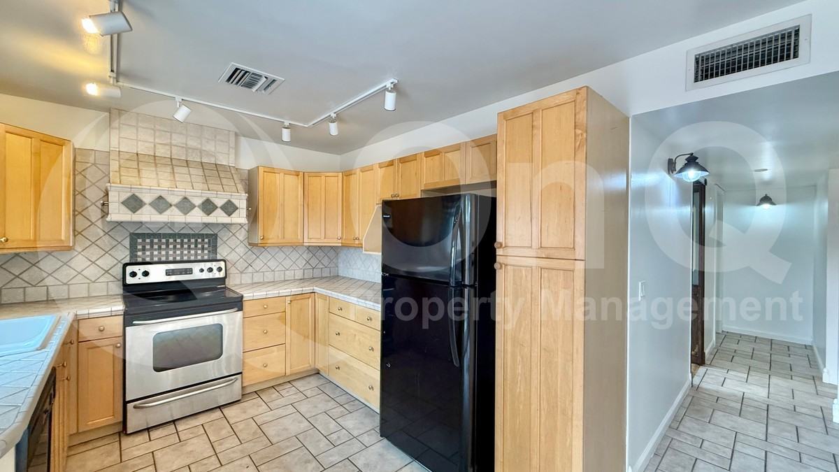 906 W Malibu Dr - Photo 3 of 15