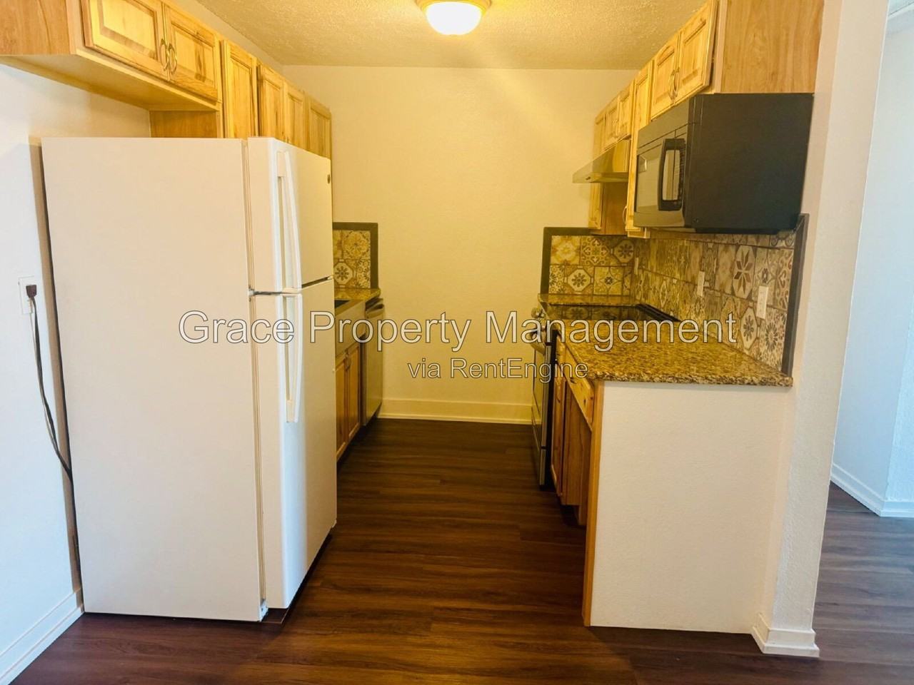 501 Golden Cir #201 - Photo 5 of 33