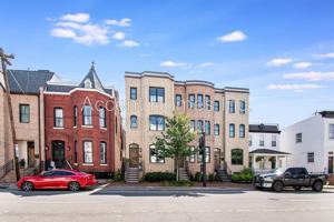 featured image of 210 S Patrick St