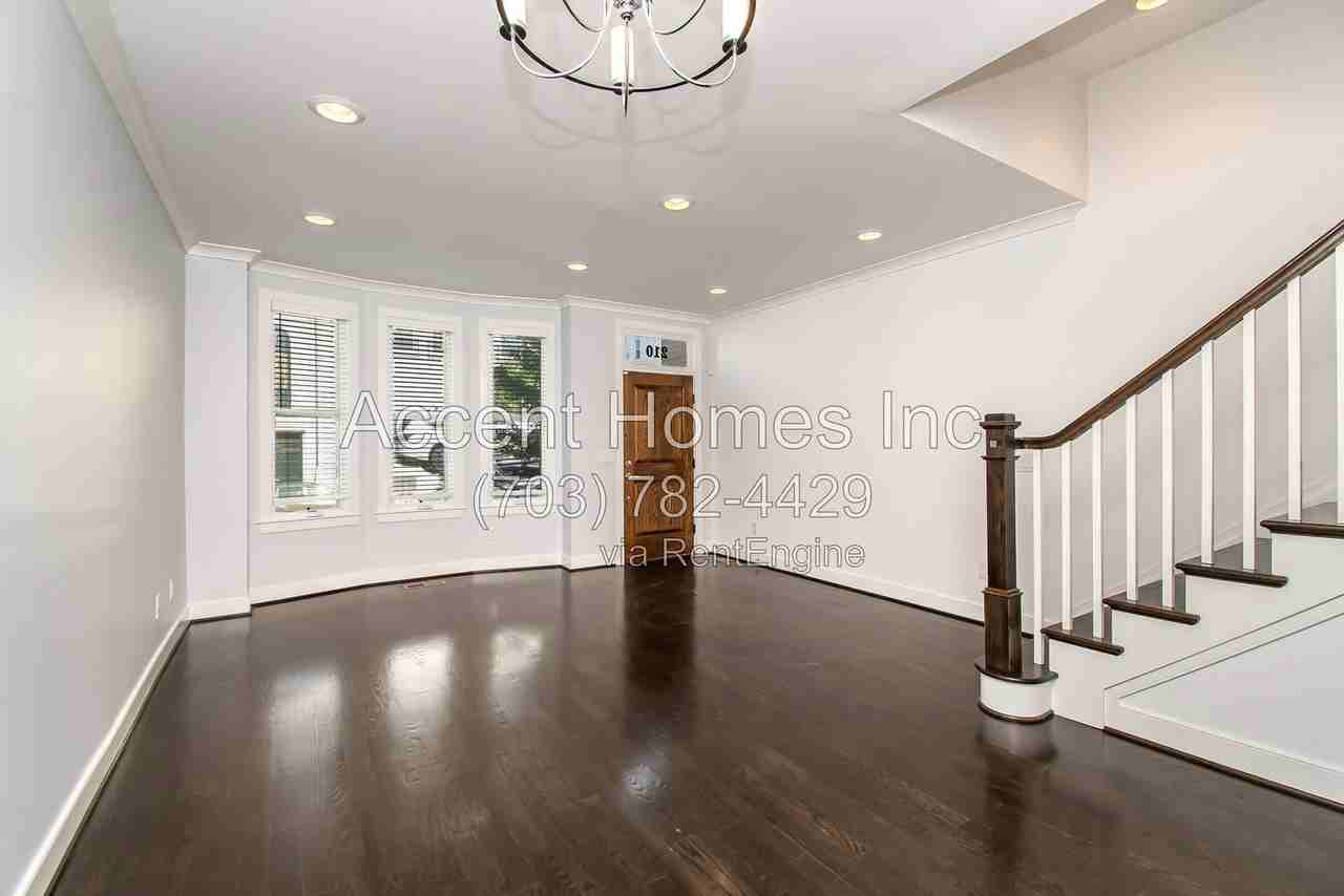 210 S Patrick St - Photo 4 of 39