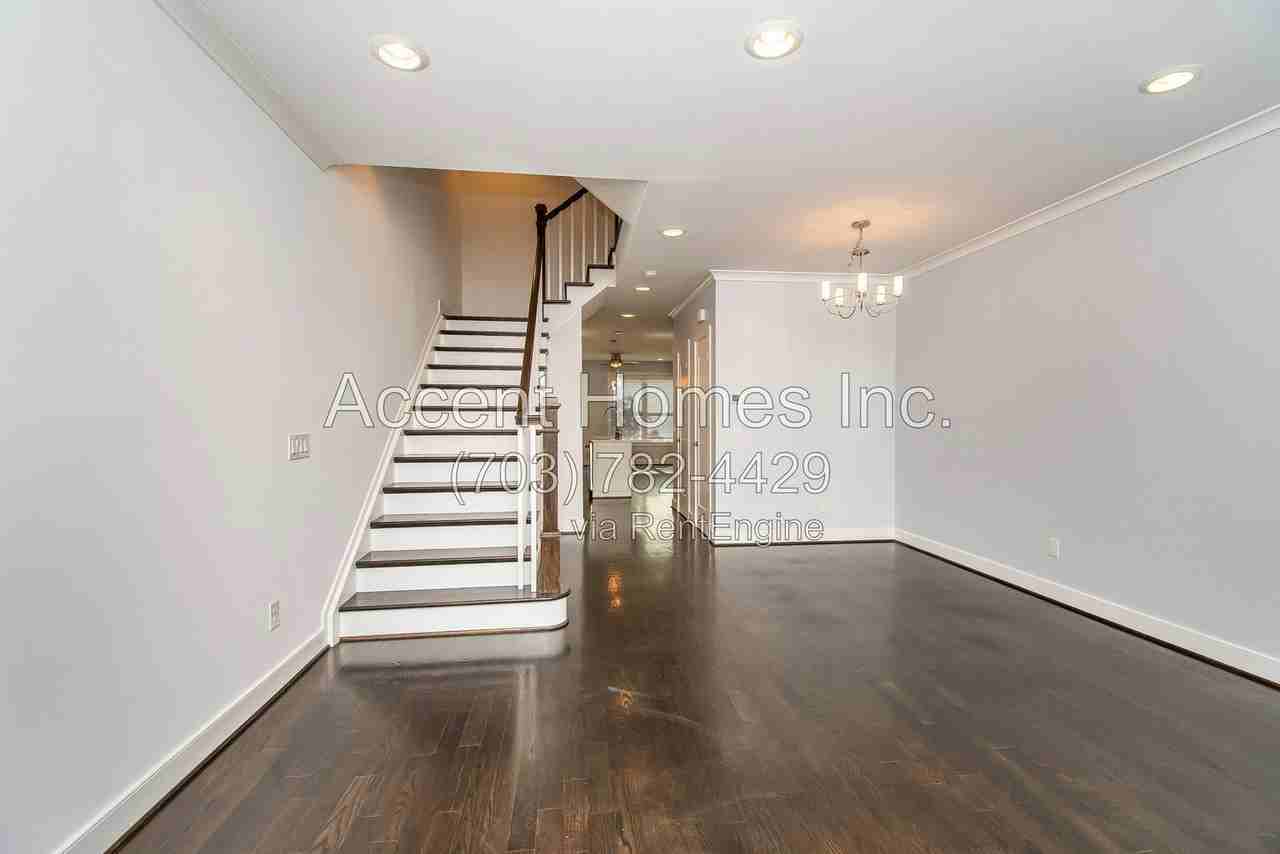 210 S Patrick St - Photo 5 of 39