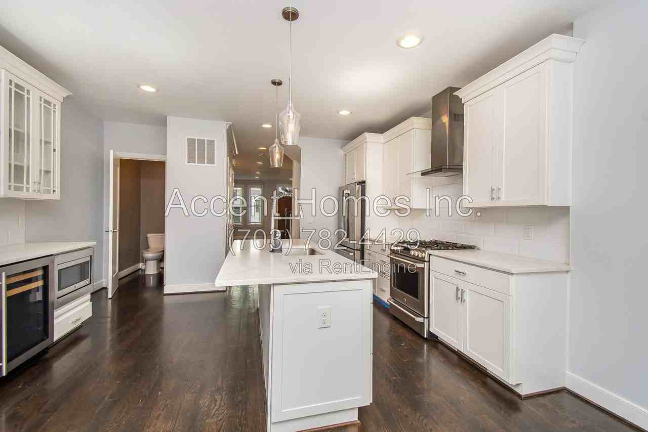 210 S Patrick St - Photo 6 of 39