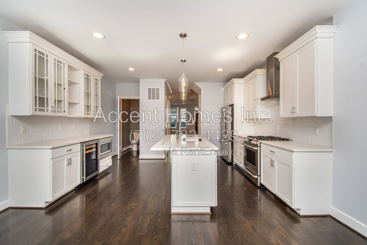 210 S Patrick St - Photo 7 of 39