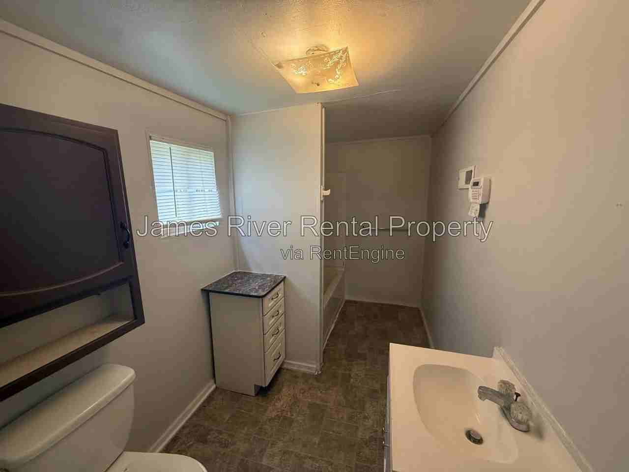 211 Wadsworth St - Photo 5 of 17