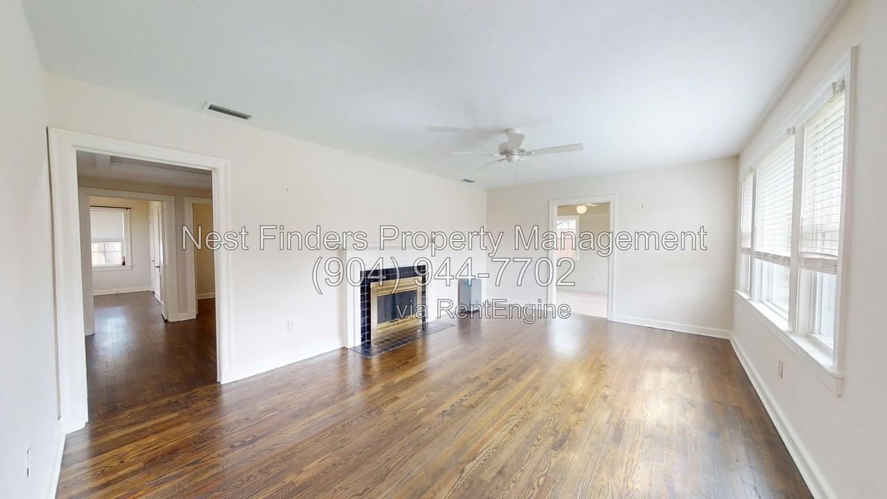 2215 Larchmont Rd - Photo 3 of 23