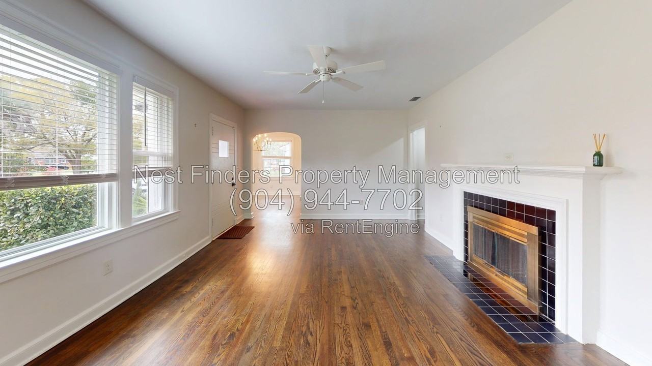 2215 Larchmont Rd - Photo 5 of 23