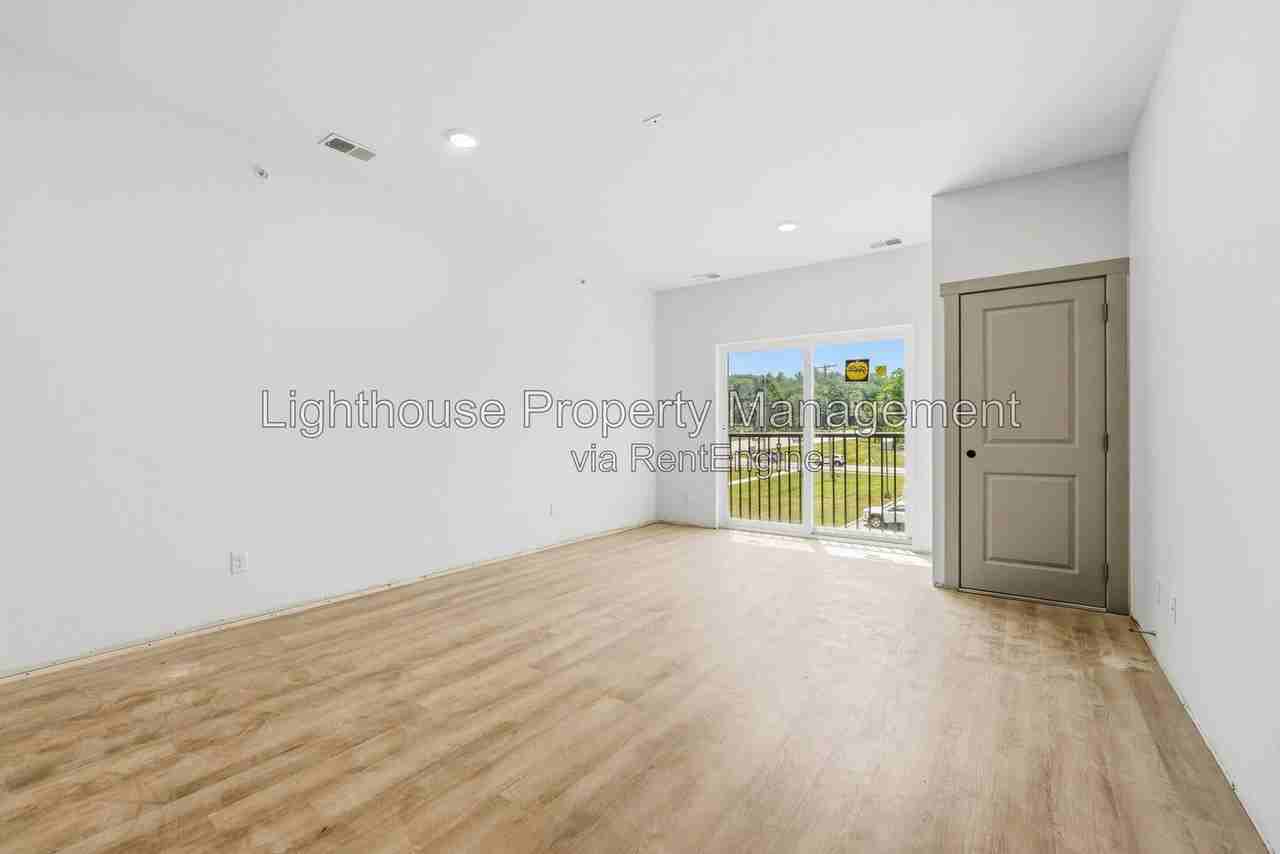 4957 Plainfield Ave Ne