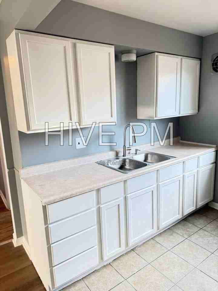 3926 E Gatewood Ln #2 - Photo 7 of 19