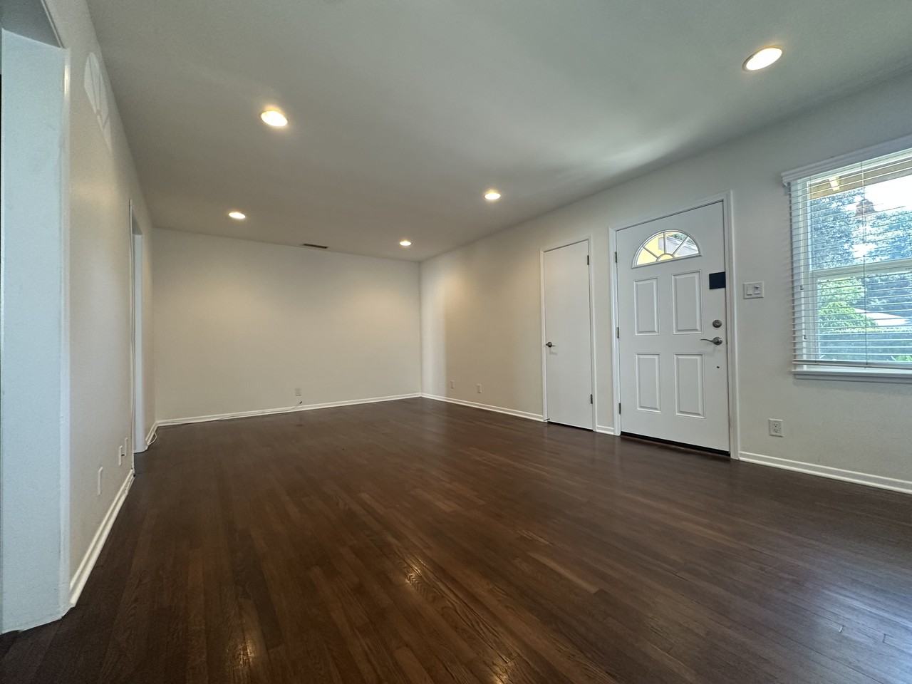 5919 Cedros Ave - Photo 3 of 21
