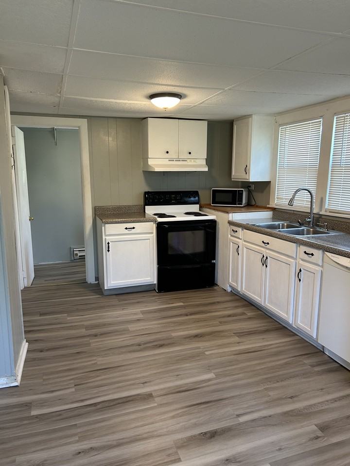 1601 W Main St #3 - Photo 3 of 15