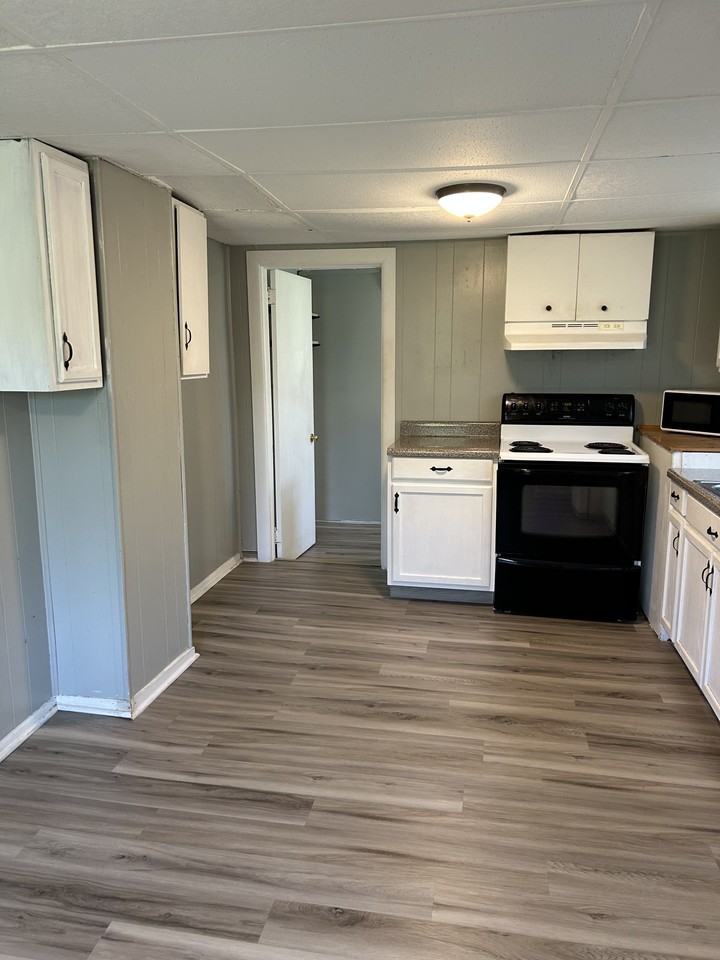 1601 W Main St #3 - Photo 4 of 15