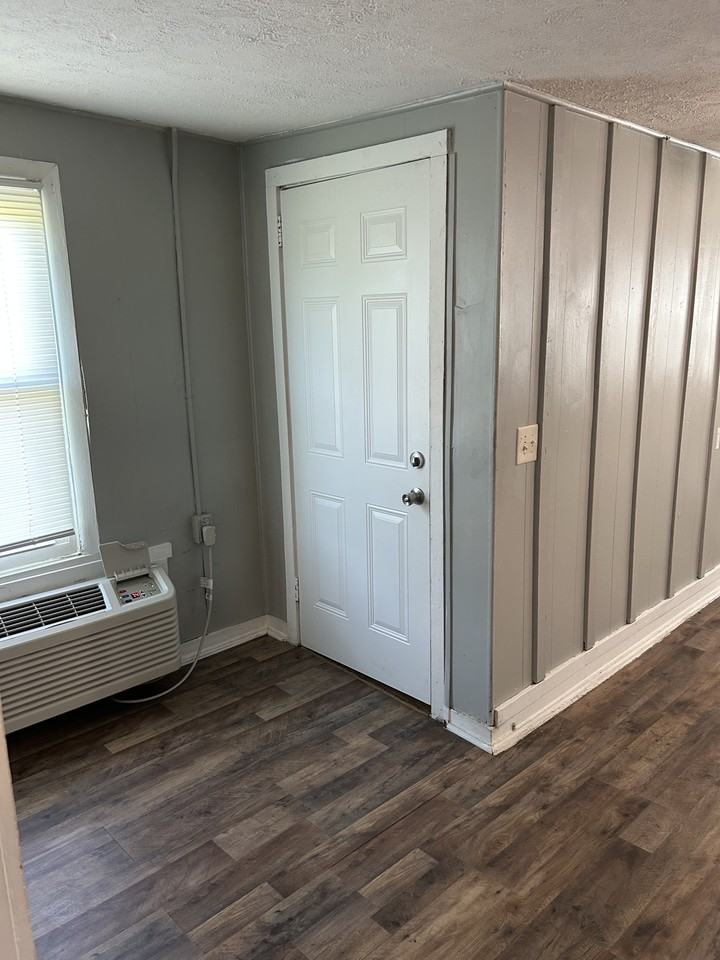 1601 W Main St #3 - Photo 7 of 15