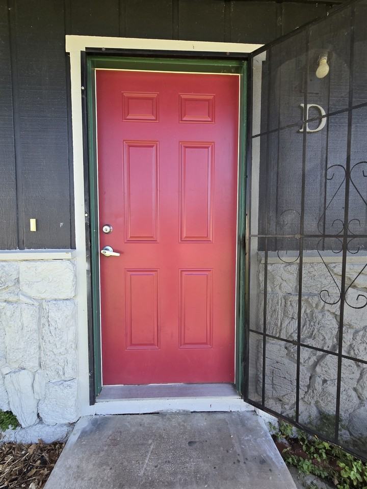 1532 North Ct #D - Photo 2 of 10