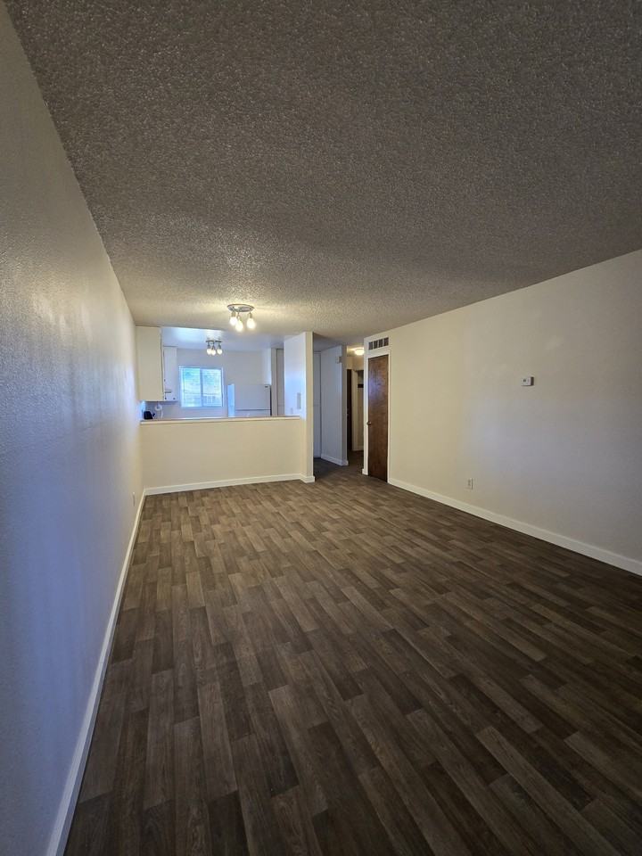 1532 North Ct #D - Photo 3 of 10
