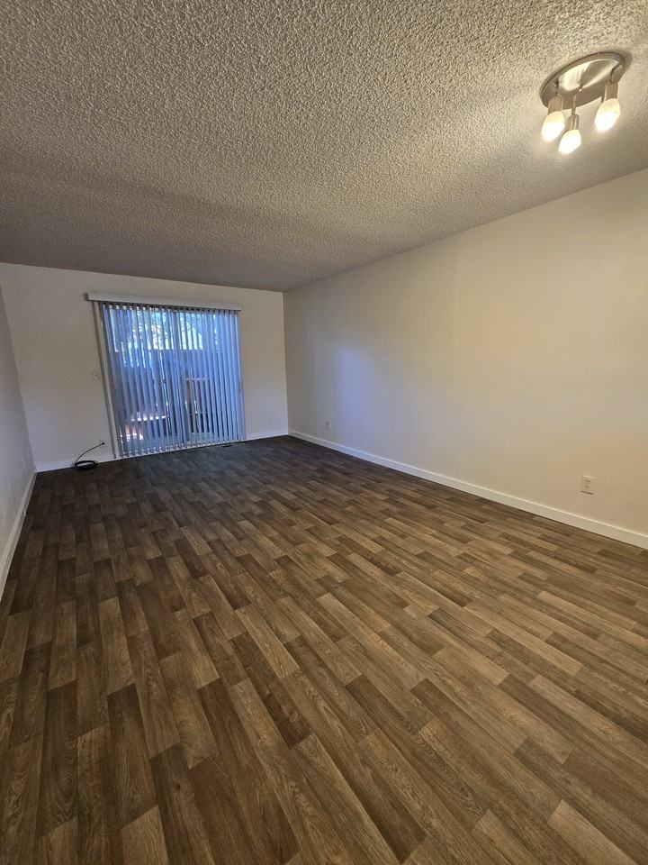 1532 North Ct #D - Photo 4 of 10
