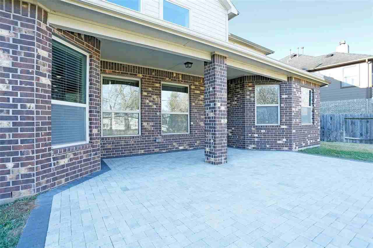 9702 Massanutten Ln - Photo 3 of 38