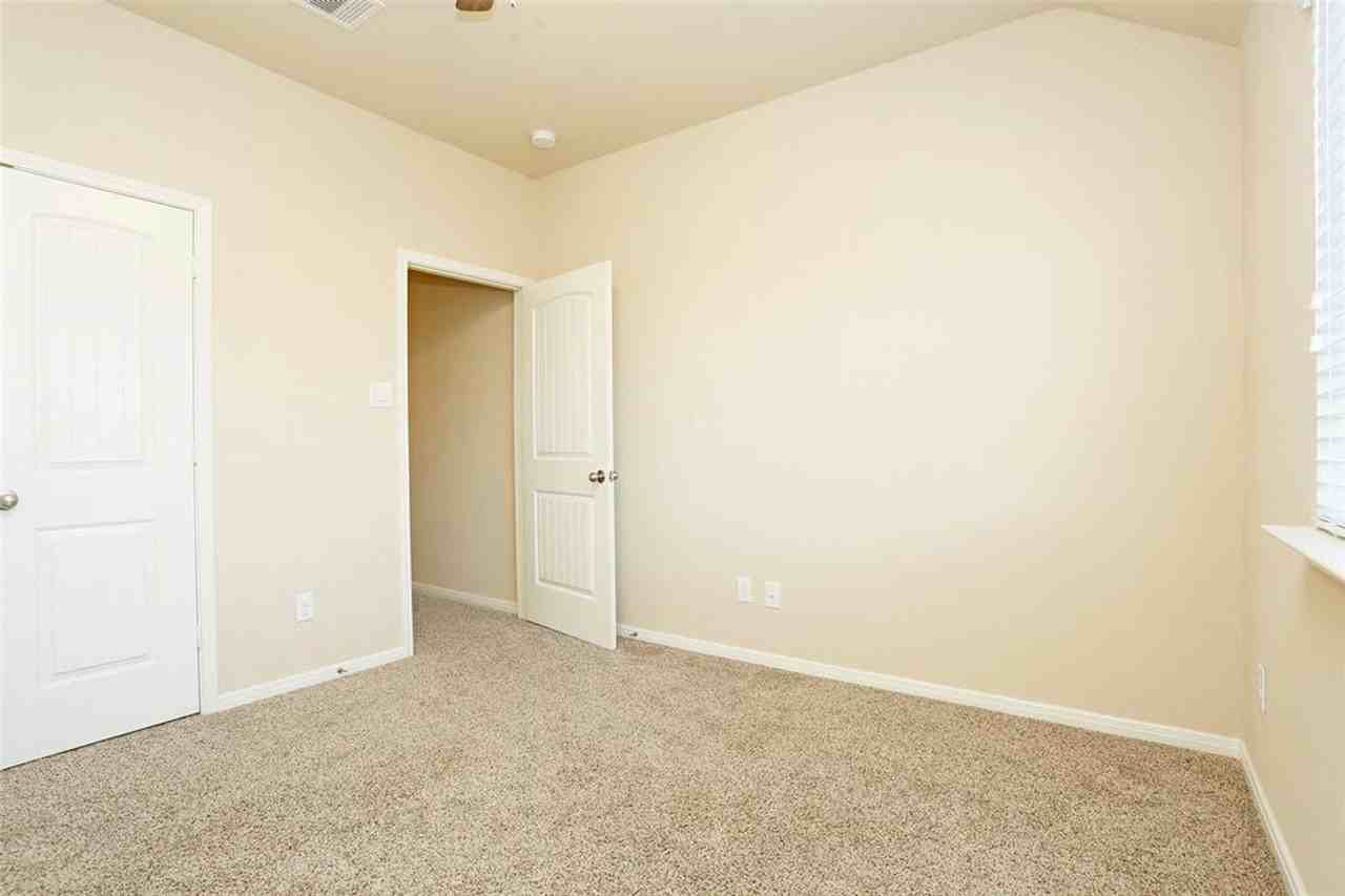 9702 Massanutten Ln - Photo 4 of 38