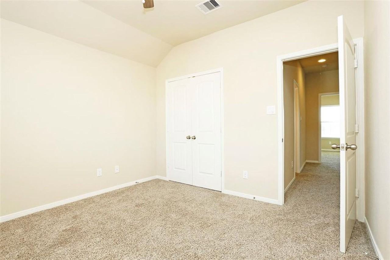 9702 Massanutten Ln - Photo 5 of 38