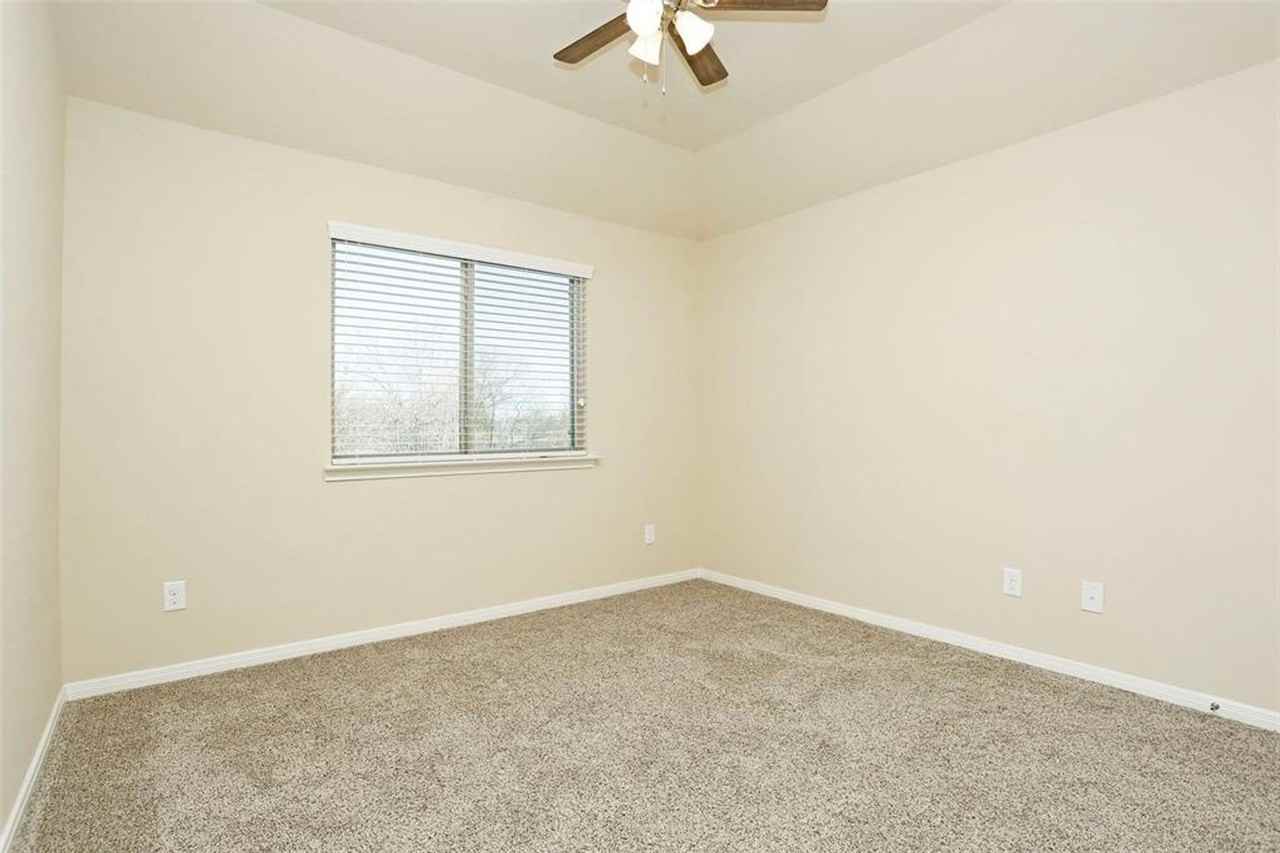 9702 Massanutten Ln - Photo 6 of 38