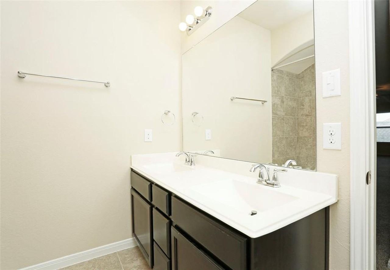 9702 Massanutten Ln - Photo 7 of 38